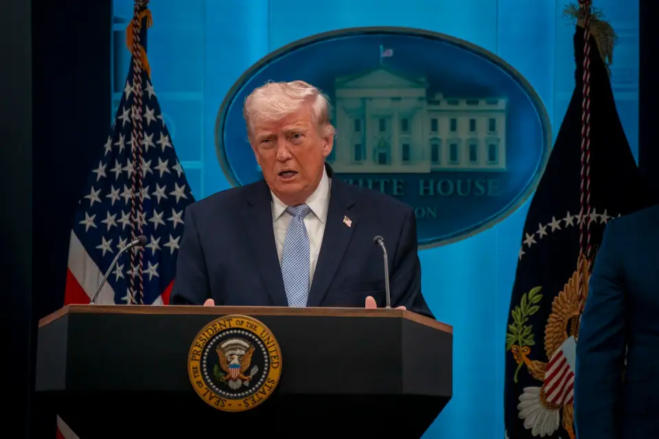 US to guide ships through Hormuz as Iran threatens retaliation