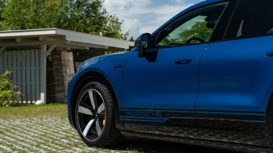 Porsche’s electric Cayenne Turbo Coupe roars to 1,139 hp, a hypercar-quick SUV on stilts