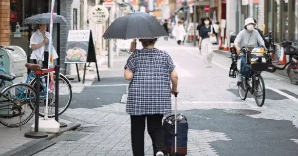 93-Year-Old Woman in Shiga Outsmarts Scammer, Leads to Arrest