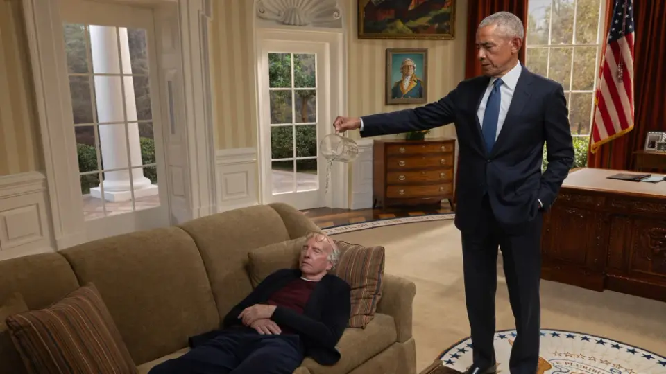 Obama Rewrites Tan-Suit Saga in Larry David Sketch on Life, Larry