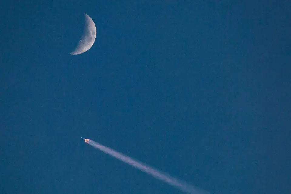 Moonbound Debris: Falcon 9 Upper Stage Predicted to Hit Einstein Crater in 2026