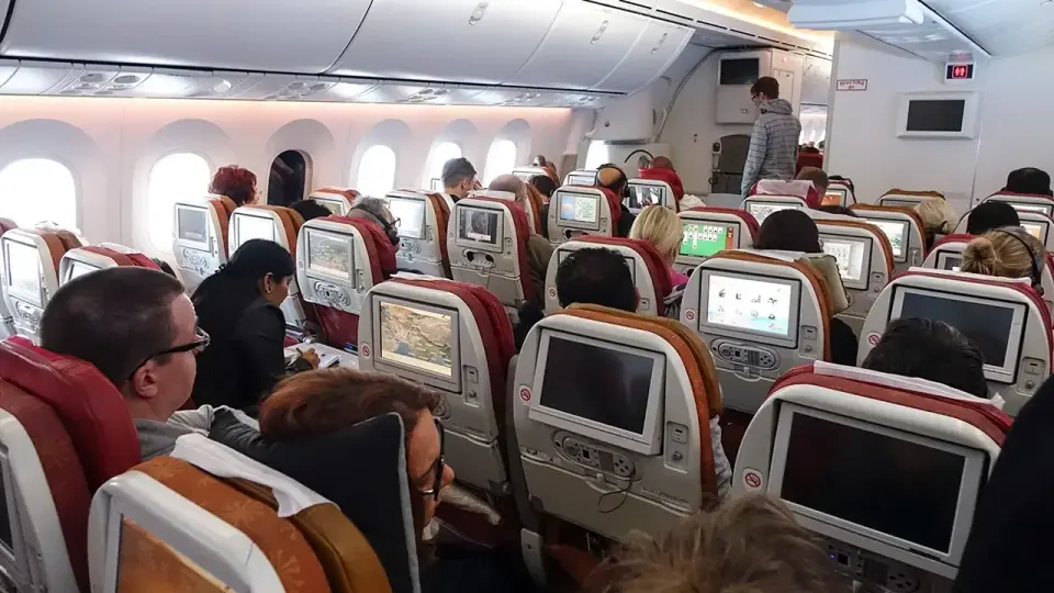 Avianca Flight 042 Diverts to Miami After Severe Turbulence Injures Eight
