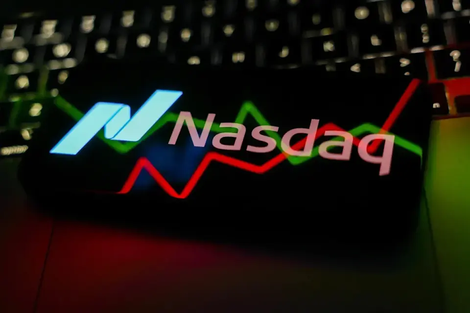 AI Debt Fears and Oil Spike Drive Nasdaq to Worst Week Since June