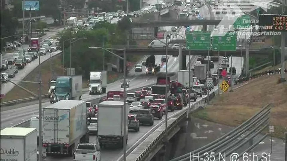 18-Wheeler Strikes Bridge, Closing Southbound I-35 in Austin