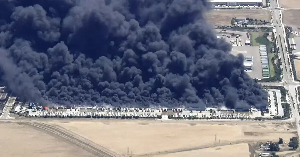 Devastating 1-million-square-foot Medline warehouse fire hits Tracy