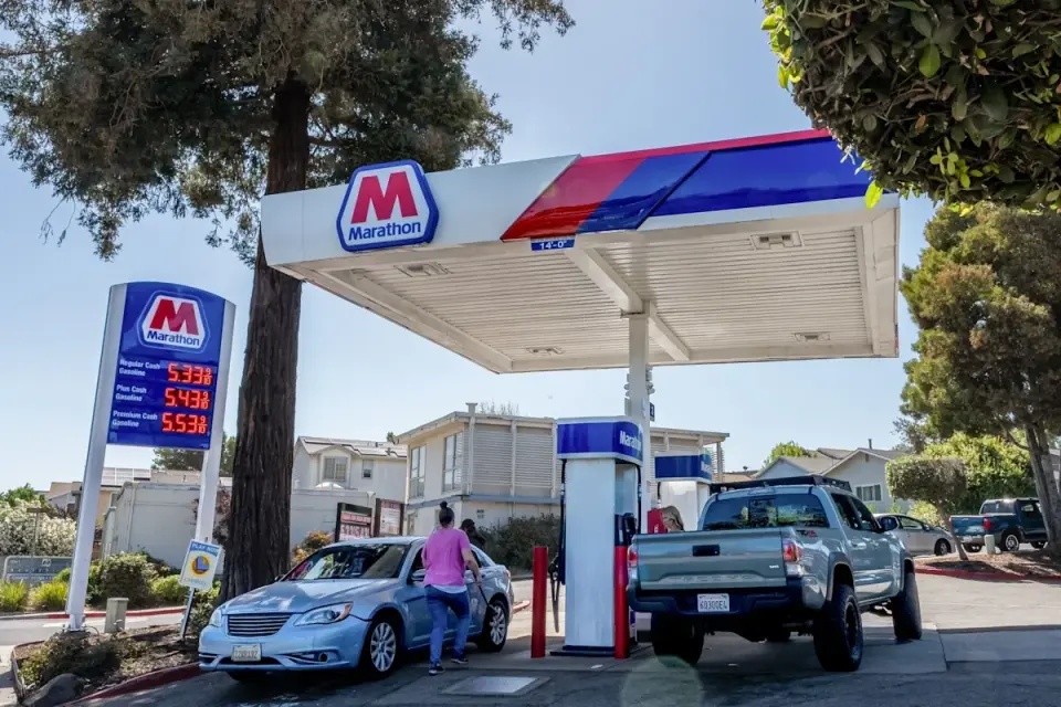 Trump Targets Refiners and Venezuela to Curb $4.08 Gas Prices Amid Middle East Tensions