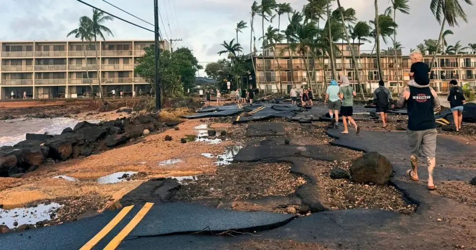 Hurricane Lowell Cuts Off Lānaʻi’s Supply Line, Stranding 3,300 Residents