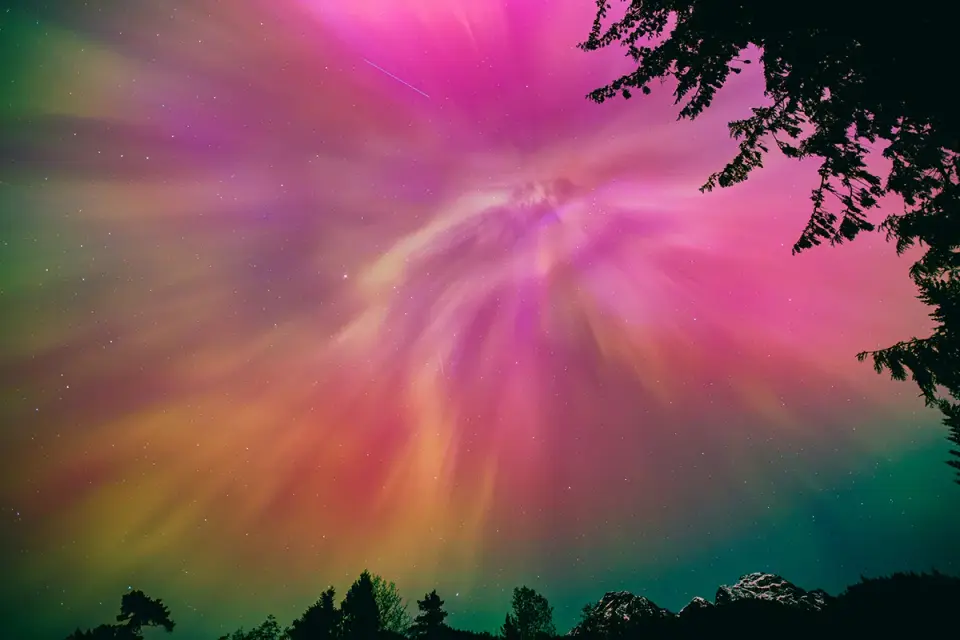 G2 Solar Storm and New Moon Create Rare Aurora Australis Viewing Window Across Australia