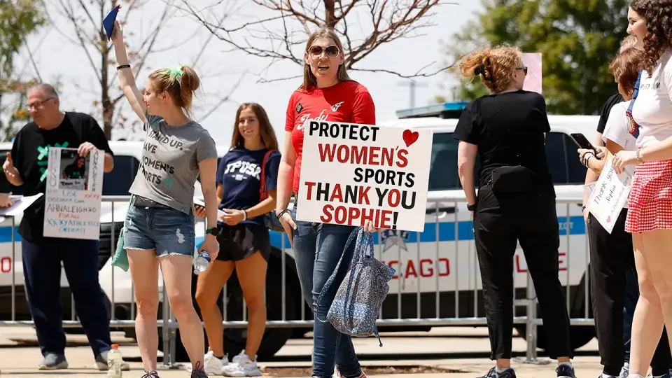 Cunningham Rally Highlights Culture-War Clash Over Women’s Sports Outside Chicago