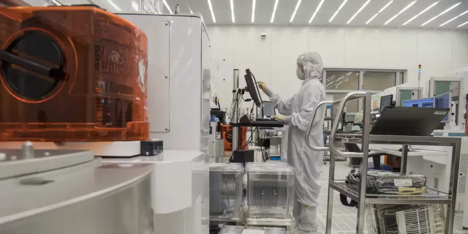 Applied Materials Reports Solid Q3, but Outlook Fails to Dazzle