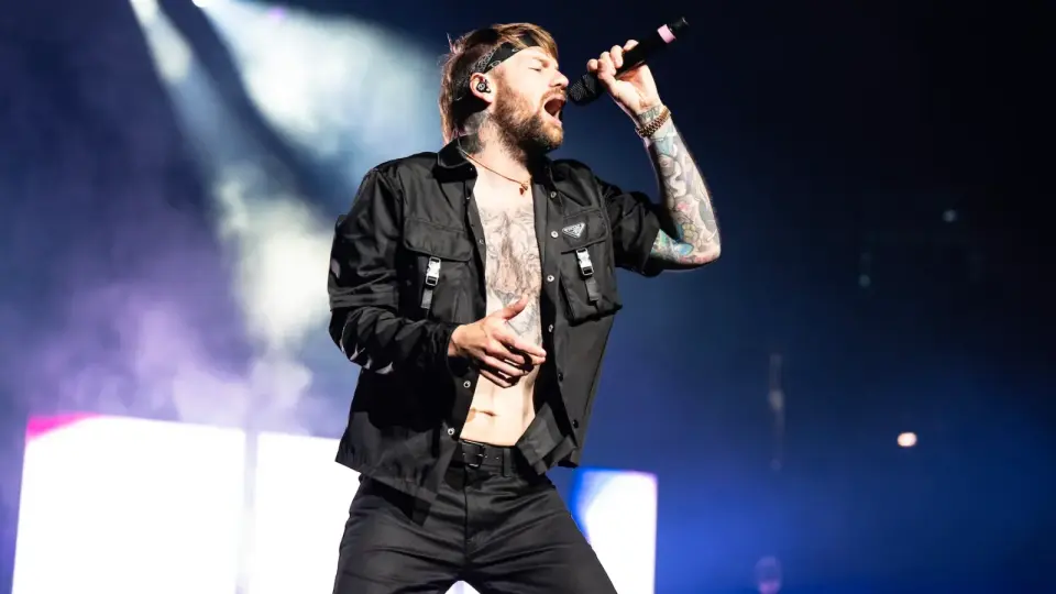 Beartooth Frontman Caleb Shomo Publicly Embraces His Sexuality