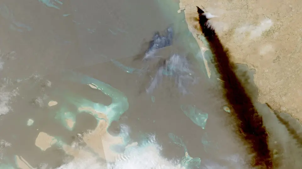 Houthis Hit Mocha Port and Aramco Refinery Amid Iran-Linked Tensions