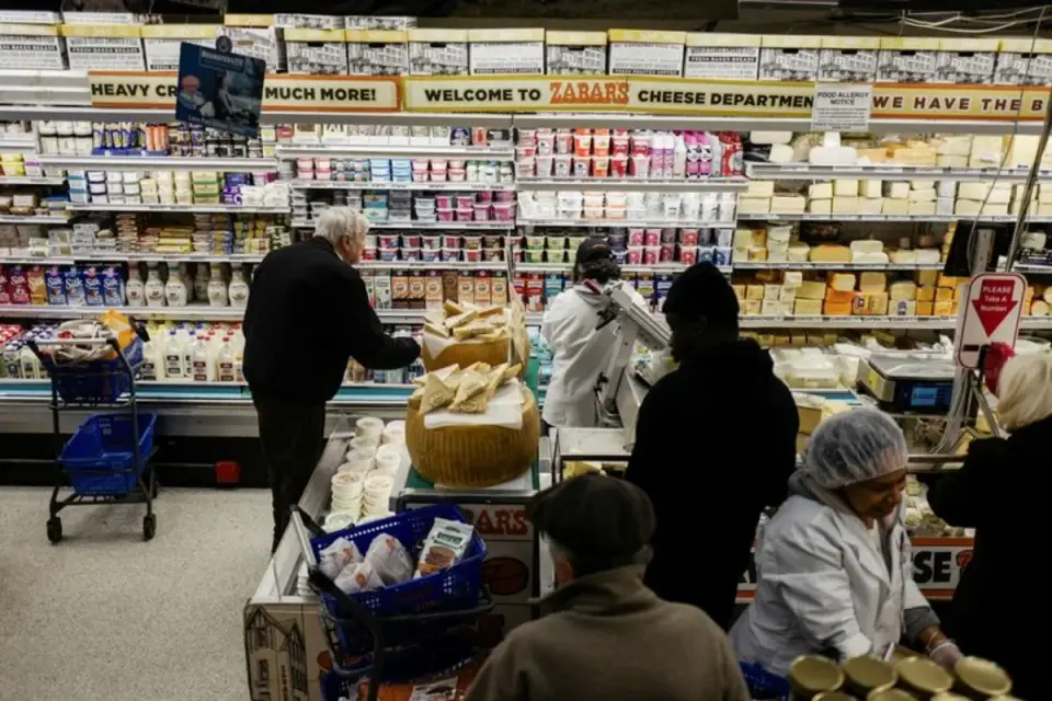 US Consumer Sentiment Hits Record Low as Middle East Conflict Drives Inflation