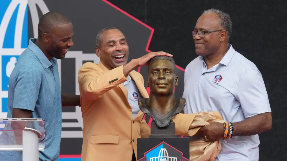 Dementia Disclosure Highlights Concussion Toll at Hall of Fame Ceremony