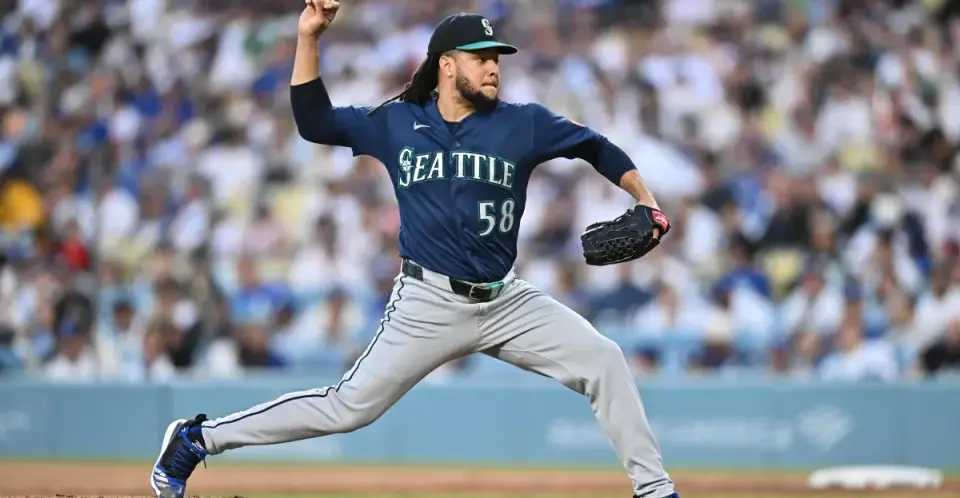 Mariners deal Castillo to White Sox for Dominguez, Jones, and Smith