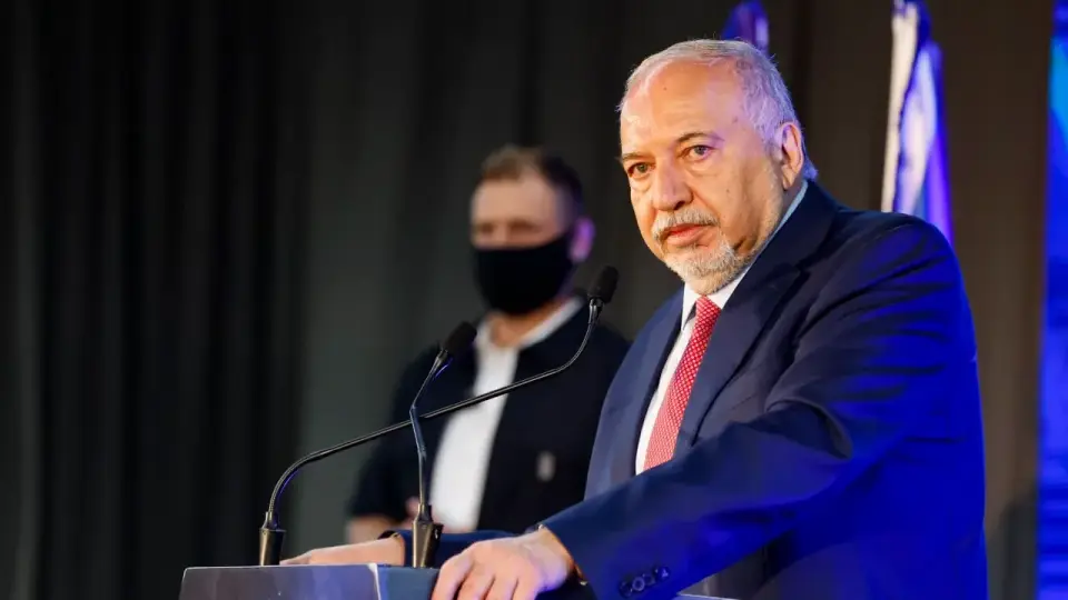 Liberman Isolates from Opposition Bloc, Waits for Potential Netanyahu-Eisenkot Deal