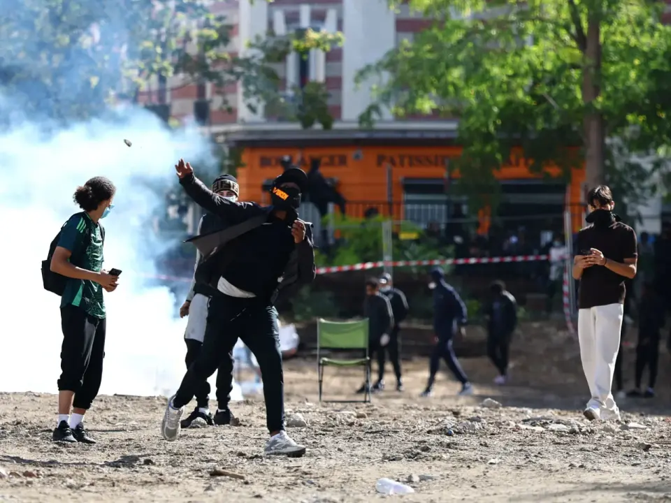 French Student Protests Escalate into Nationwide Crisis with Hundreds of Schools Closed