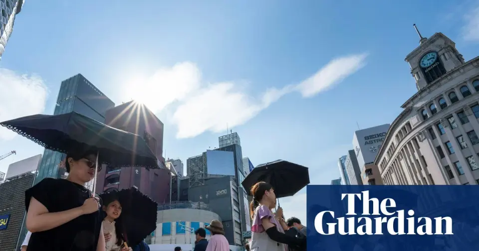 Humans show a universal anticlockwise walking bias, study finds