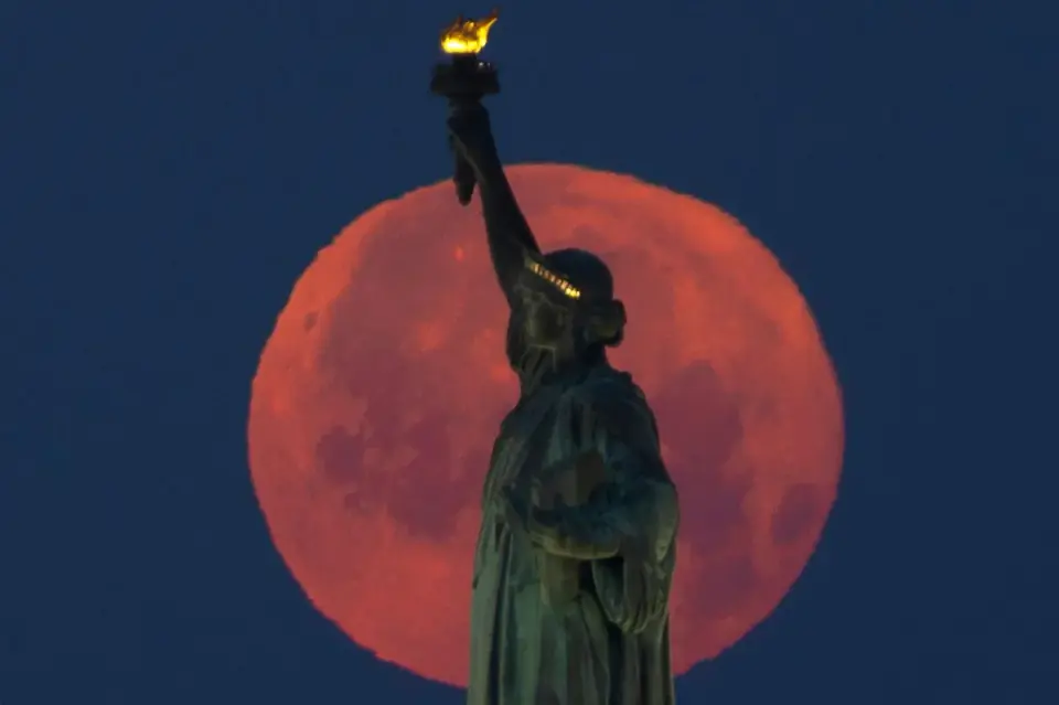 Strawberry Moon Tonight: A Low-Horizon Skyshow