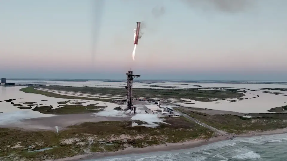 SpaceX adopts catch-tower design for Starship to enable rapid reuse and Mars logistics