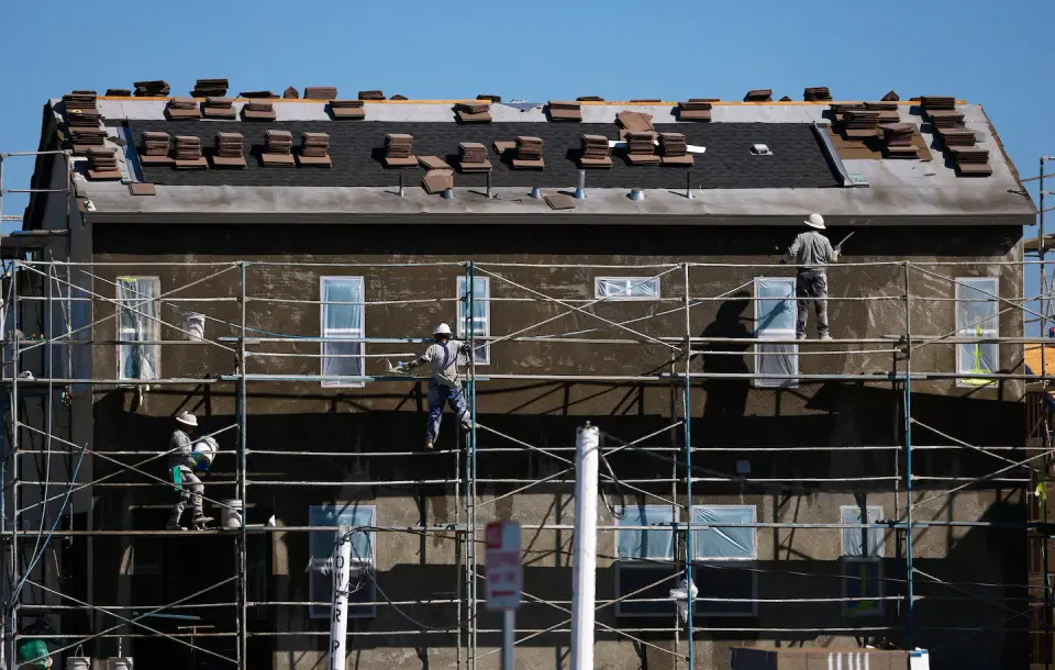 US Housing Stalls: Buyer-Friendly Market Blocked by 7% Rates and Price Rigidity