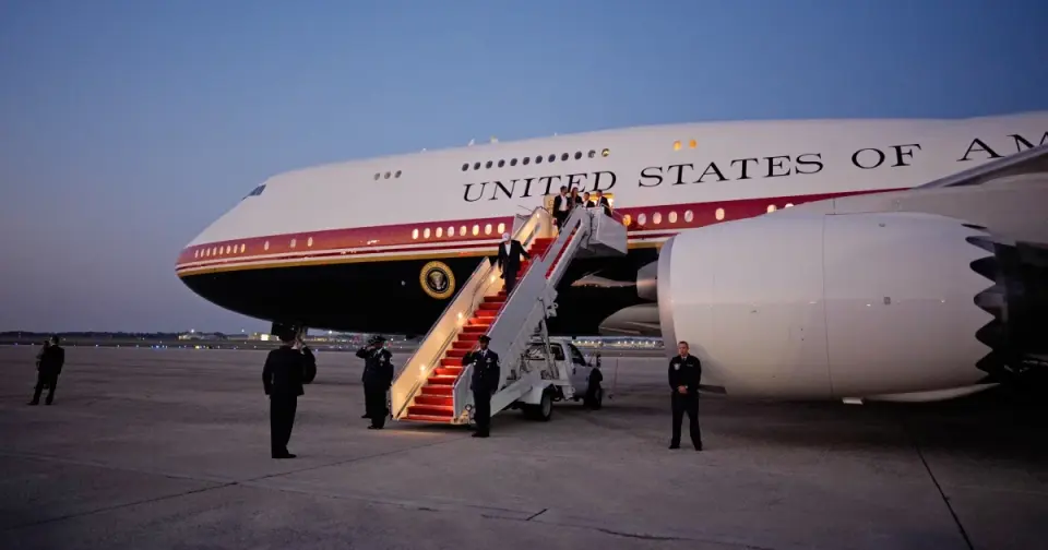 Trump Recasts Air Force One Display at Miami Library, Qatar Jet's Fate Unclear