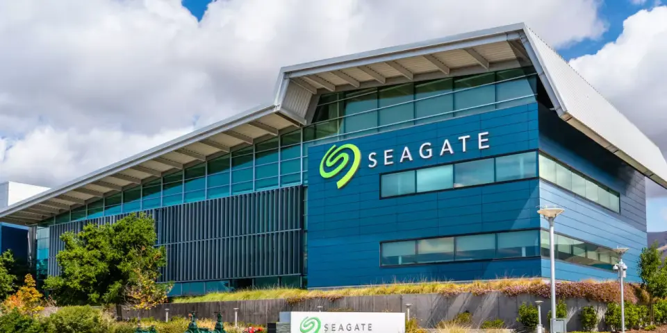 Toshiba's $380M HDD Expansion Triggers 10% Plunge in Seagate and Western Digital