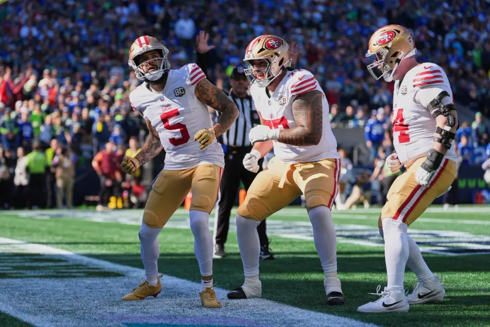 49ers Survive Chaotic 32-29 Win Over Seahawks to Stay Perfect