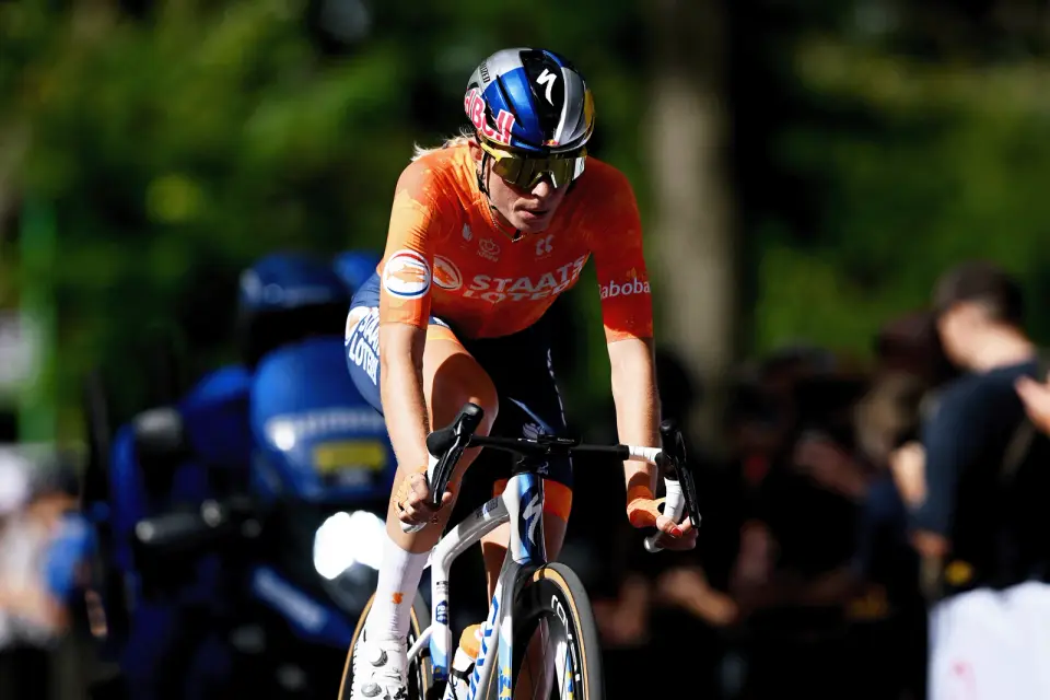 UCI fines Vollering 1,000 CHF for bike position despite Montreal world title
