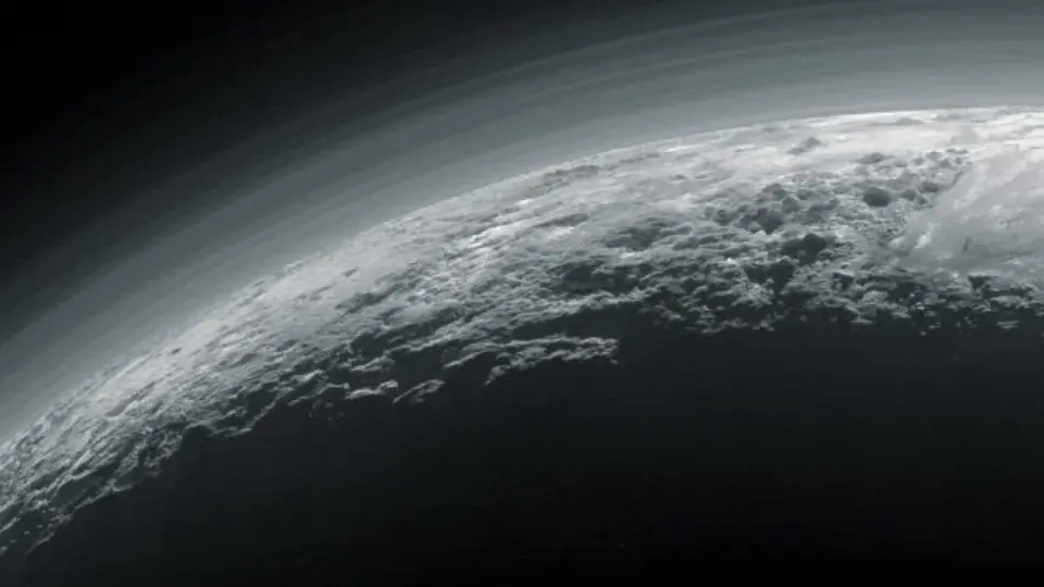Pluto's Atmosphere Thins as It Recedes, Hinting at Collapse