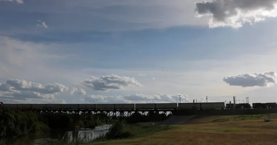 Six Migrants Die in Laredo Boxcar, Investigators Probe Identities