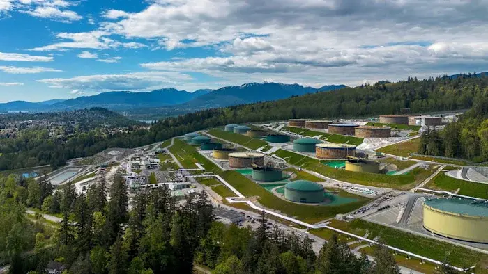 Canada plots Asia-bound oil pipeline to curb US dependence