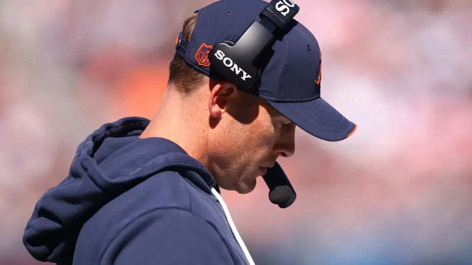 Bears Lead NFL in Time of Possession, but Ben Johnson Prioritizes Efficiency Over Control