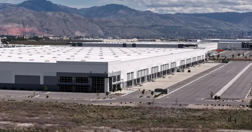 DHS weighs selling ICE detention warehouses and government planes amid leadership shift