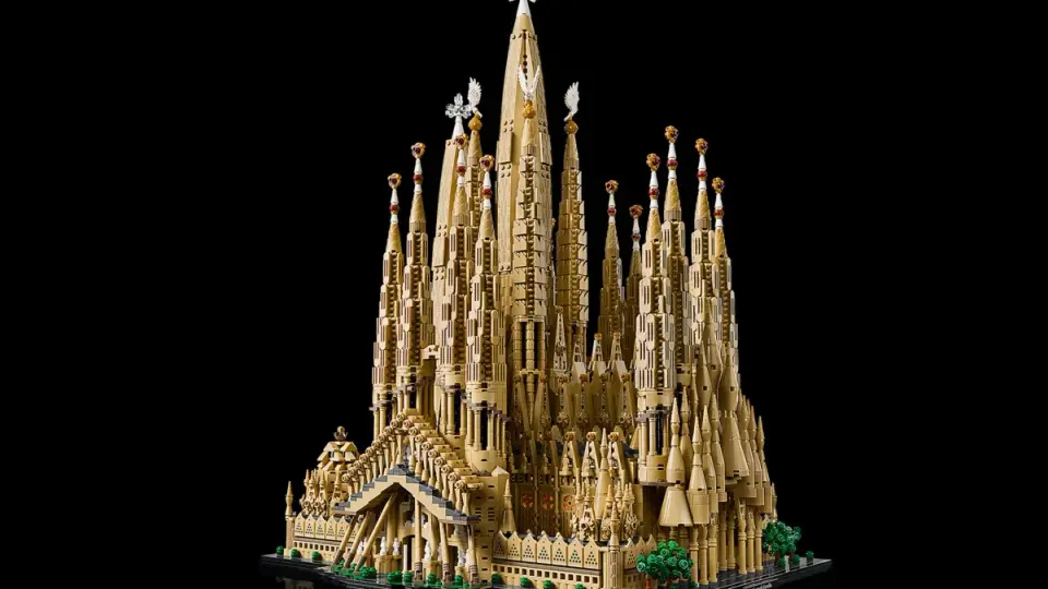 Lego’s Record-Breaking Build: 12,060-Piece Sagrada Família Set