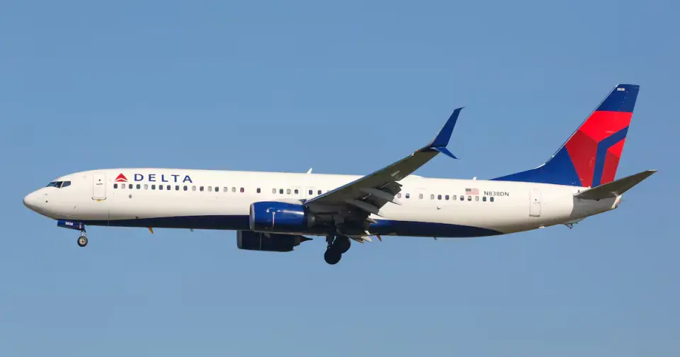 Delta 737-900 Diverts to Las Vegas After 27,000-Foot Descent