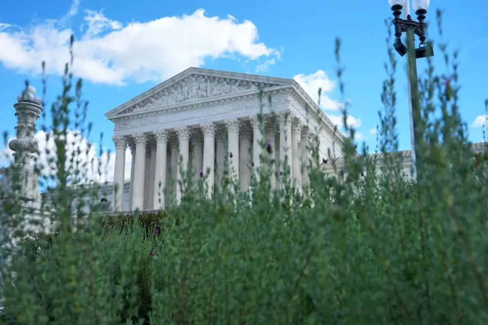 Supreme Court Upholds New Hampshire Ban on Student IDs for Midterm Voting