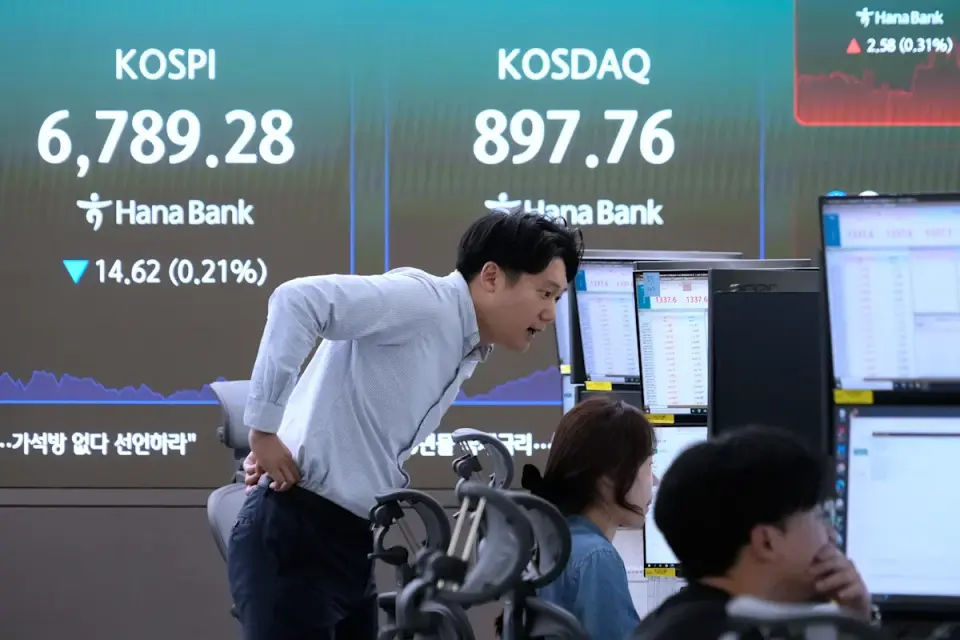 Bank Earnings and Oil Spike Set Stage for Volatile U.S. Market Open