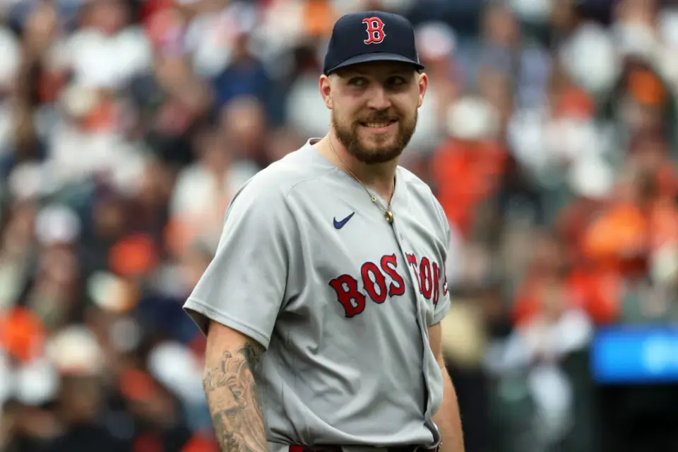 Crochet Lands on Low-Grade Lat Strain, Sox Face Return Timeline