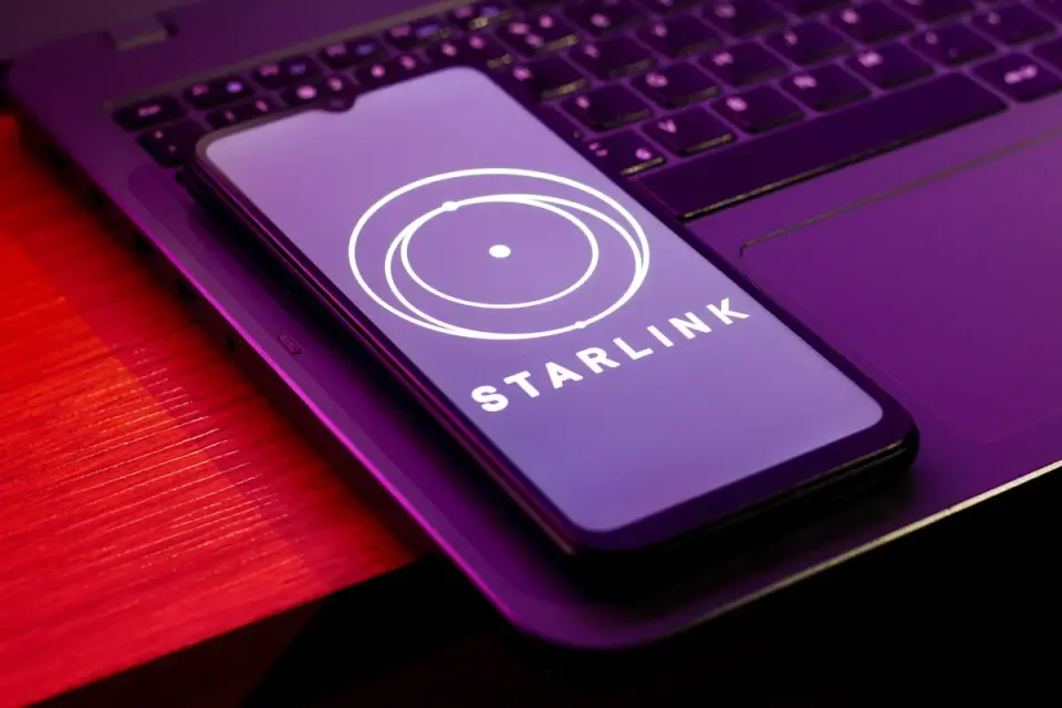 SpaceX Spectrum Deal Triggers Historic Sell-Off in US Telecom Giants