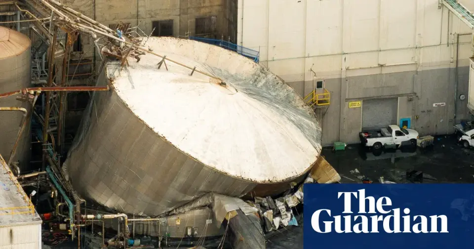 Eight dead in Washington paper-mill tank collapse as recovery continues