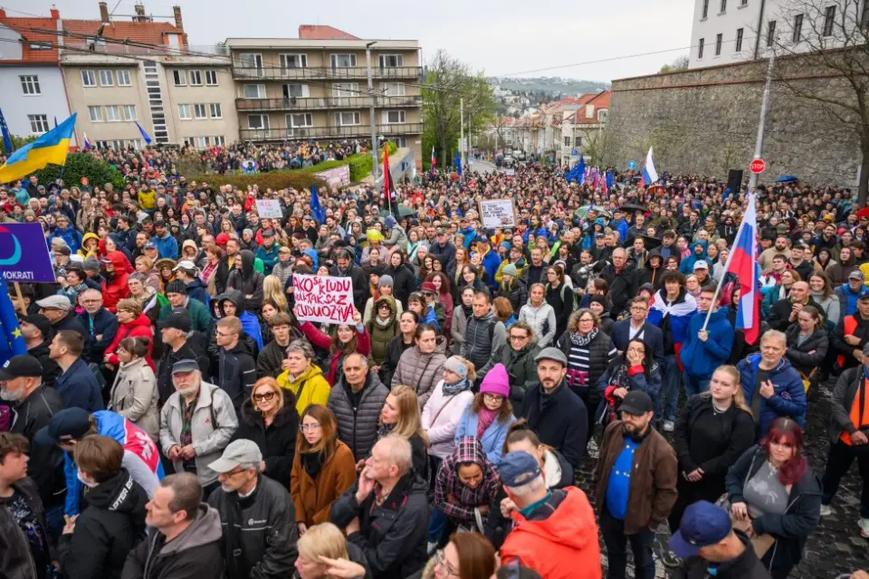 Bratislava protests against Fico’s plan to end abroad mail voting