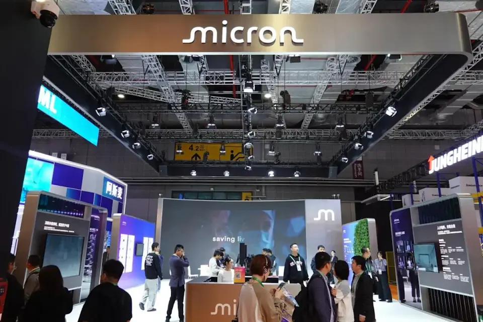 Broadcom's AI forecast miss drags memory names MU, SNDK, WDC as retail buys the dip