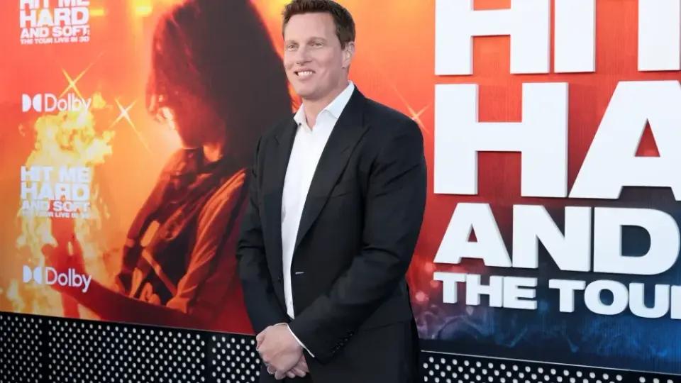 Ellison Proposes 30-Title Pact for Theaters in Paramount‑WBD Merger Talks