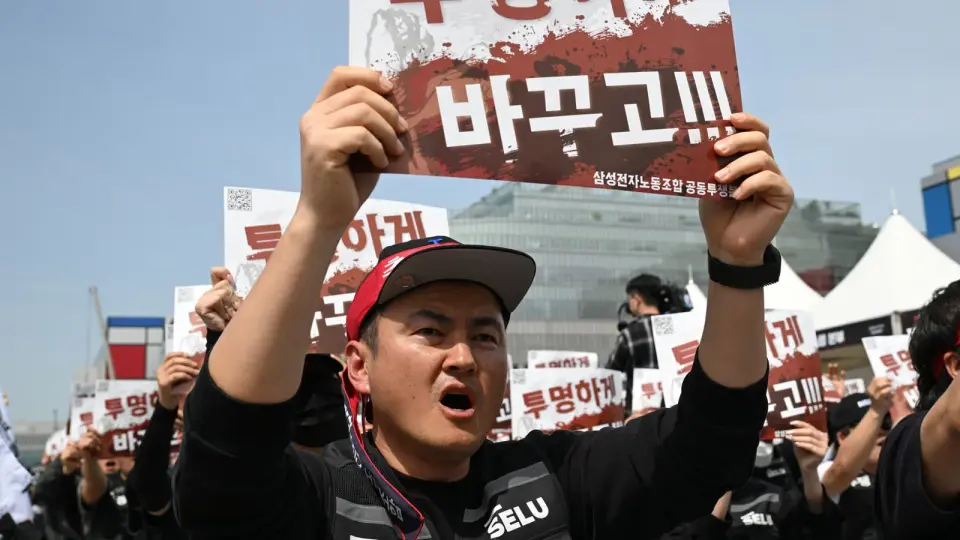 Samsung strike risk looms as 47,000 workers could walk out over bonuses