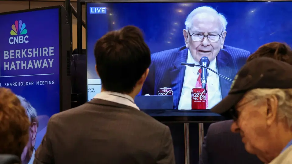 Berkshire Hathaway Hits Record Highs as Investors Rotate from AI to Abel’s Defensive Strategy