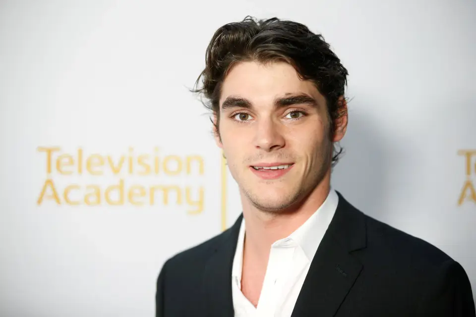 RJ Mitte, 'Breaking Bad' Star and Disability Advocate, Dies at 34 in Texas