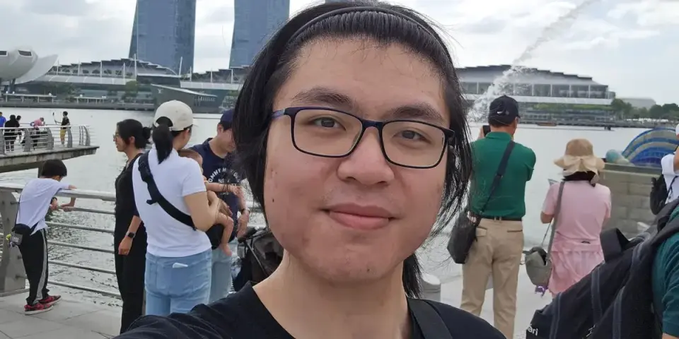 Minimalist Millionaire: A Meta Engineer’s $300K Year, No Car or Couch