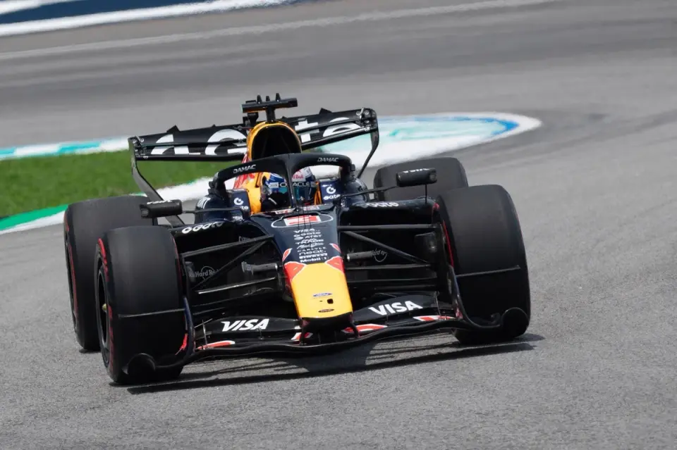 Verstappen Leads Long Runs at Sepang as Tyre Degradation Plagues Field