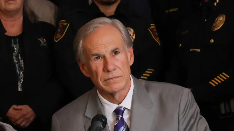Abbott seeks 10-year minimums for educators who abuse students in Texas